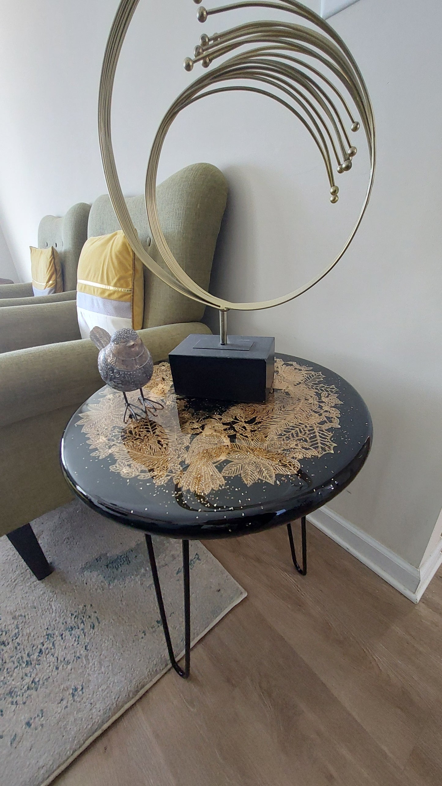 LAZY SUSANS/WALL ART/END TABLE