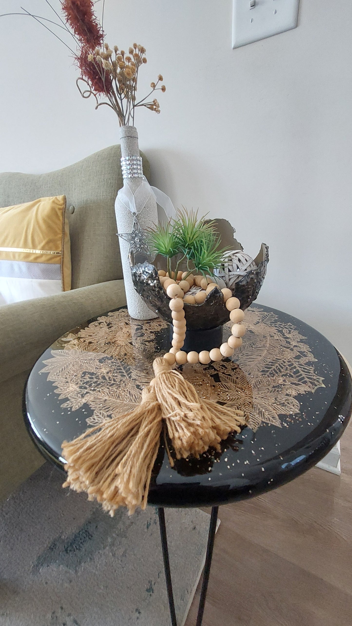 LAZY SUSANS/WALL ART/END TABLE