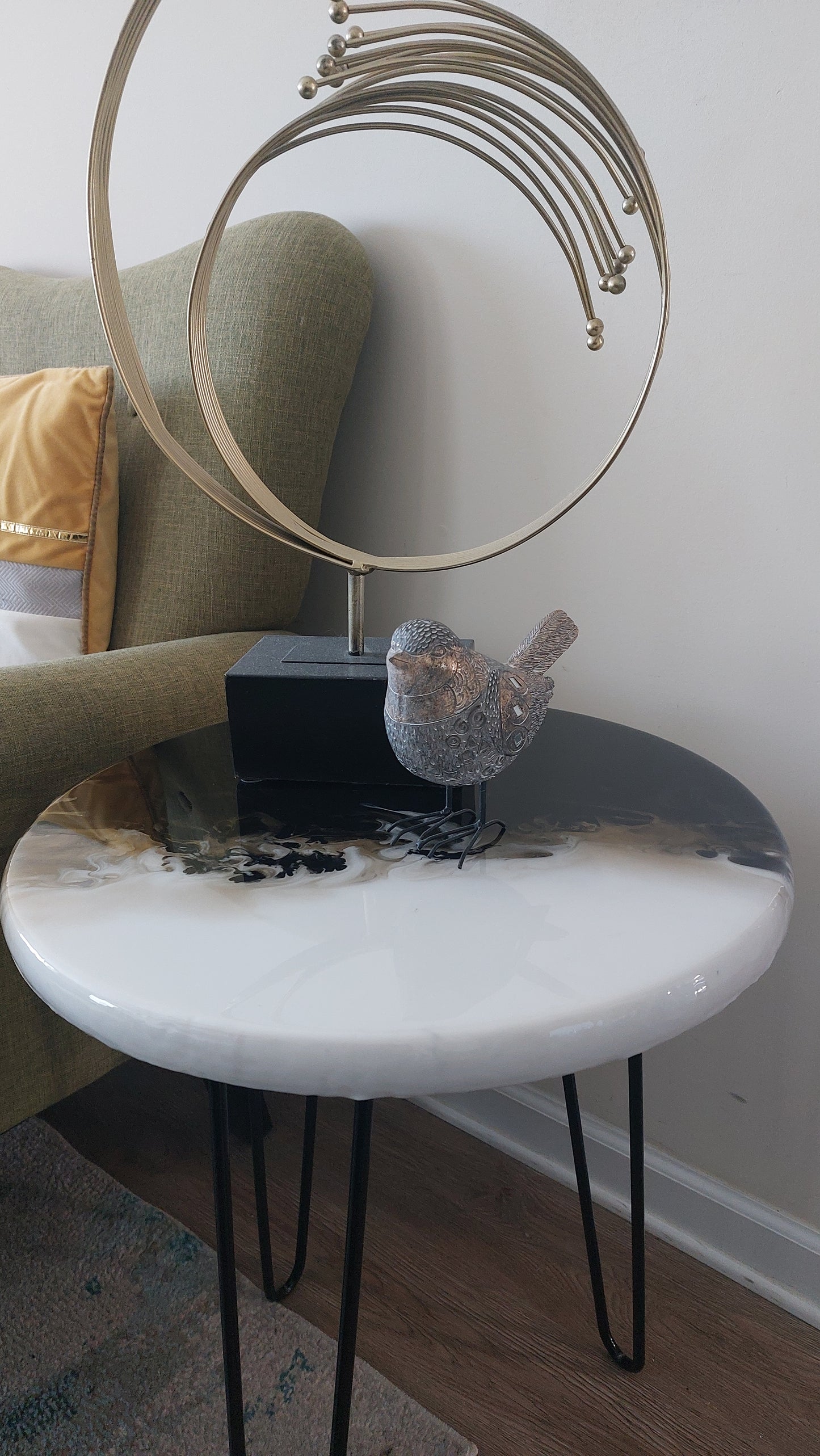 LAZY SUSANS/WALL ART/END TABLE